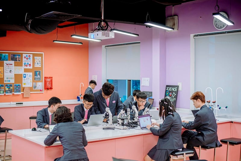 École TH Vinh : La première cérémonie de remise des diplômes marque le succès du modèle d'éducation internationale à Nghe An