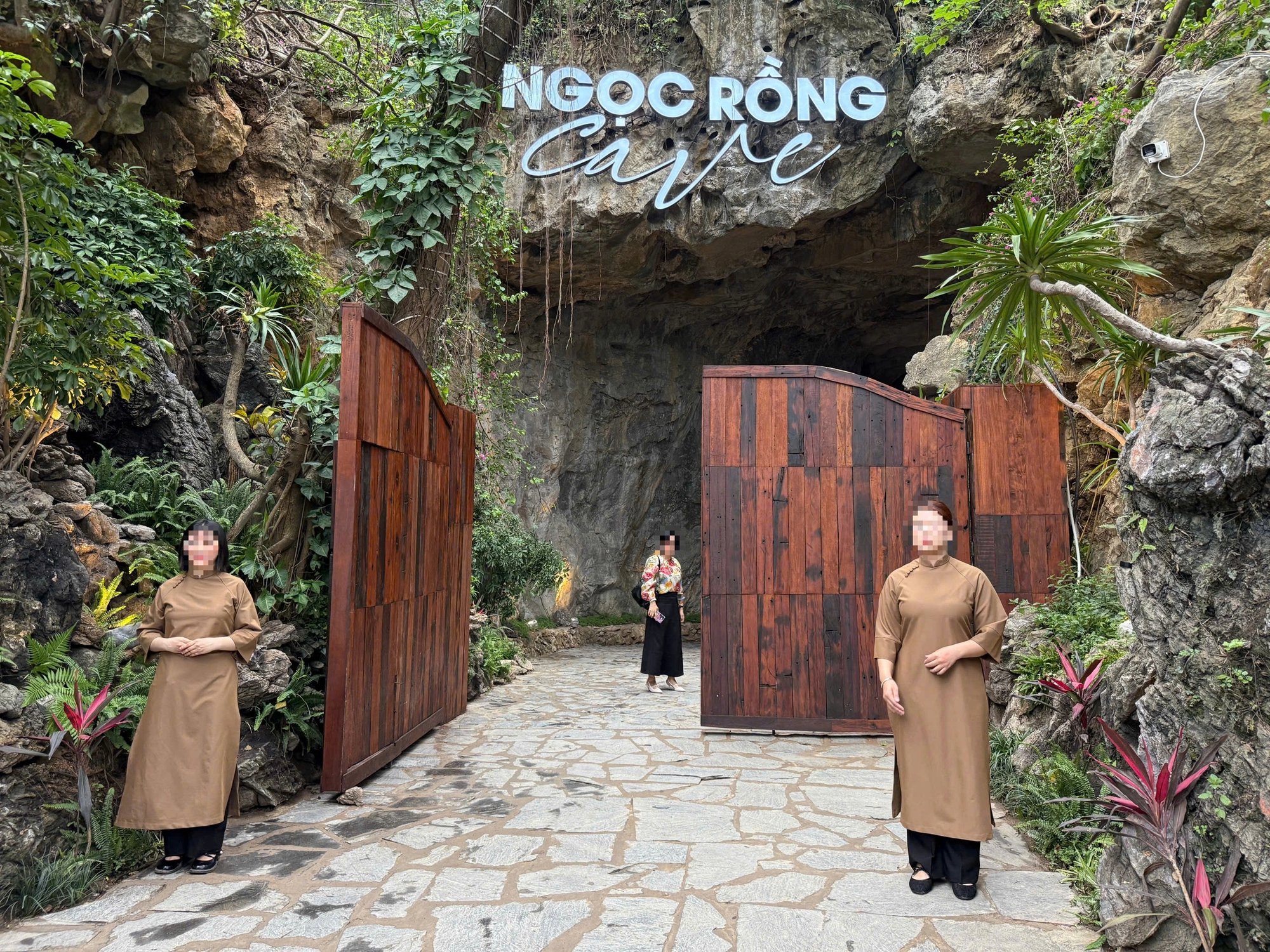 Hang Dơi biến thành nhà hàng sang trọng tại Quảng Ninh - Ảnh 1.