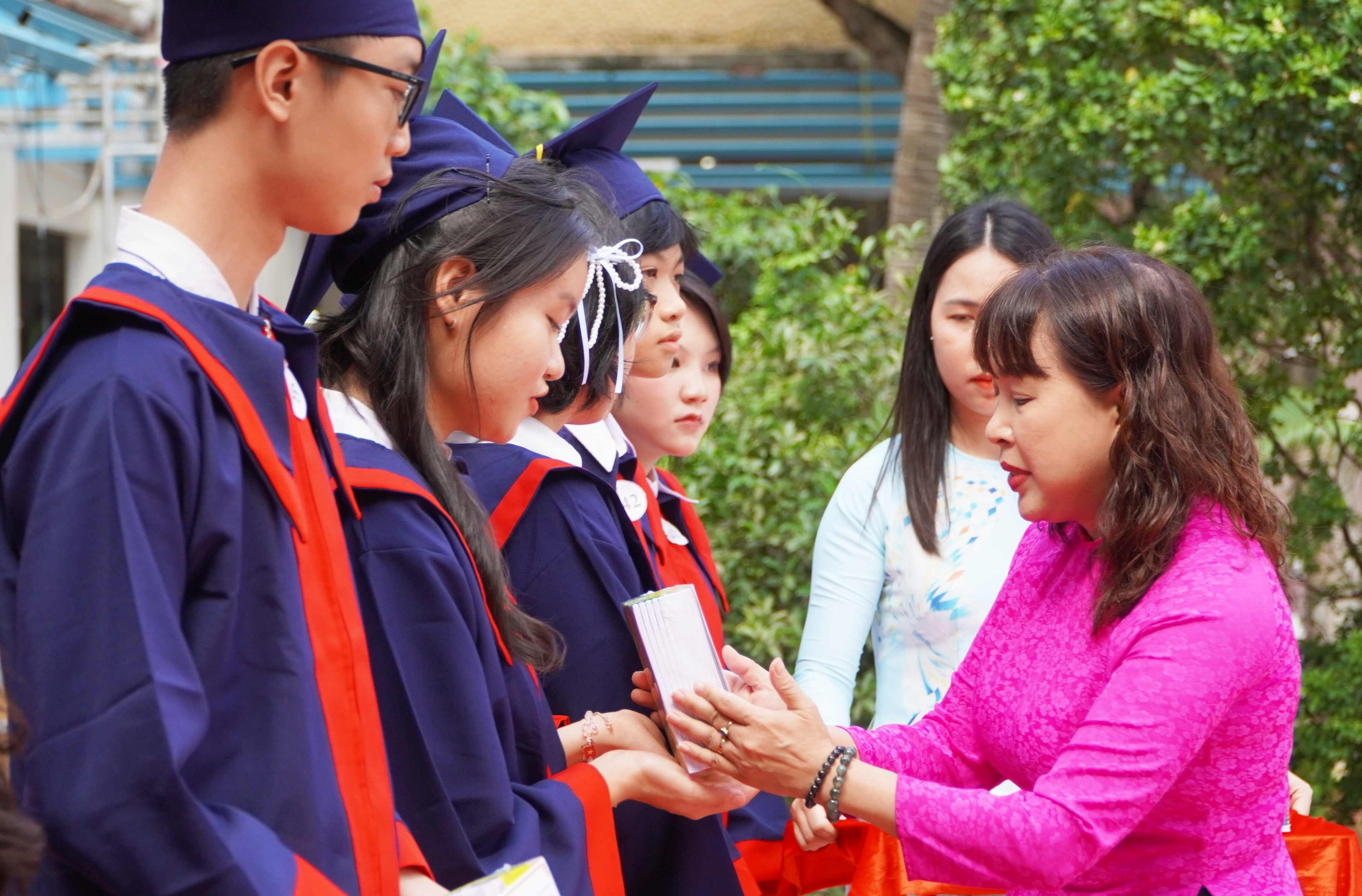 Khoảnh khắc trong veo tuổi 15, học sinh lớp 9 chào đón bước ngoặt mới - 2
