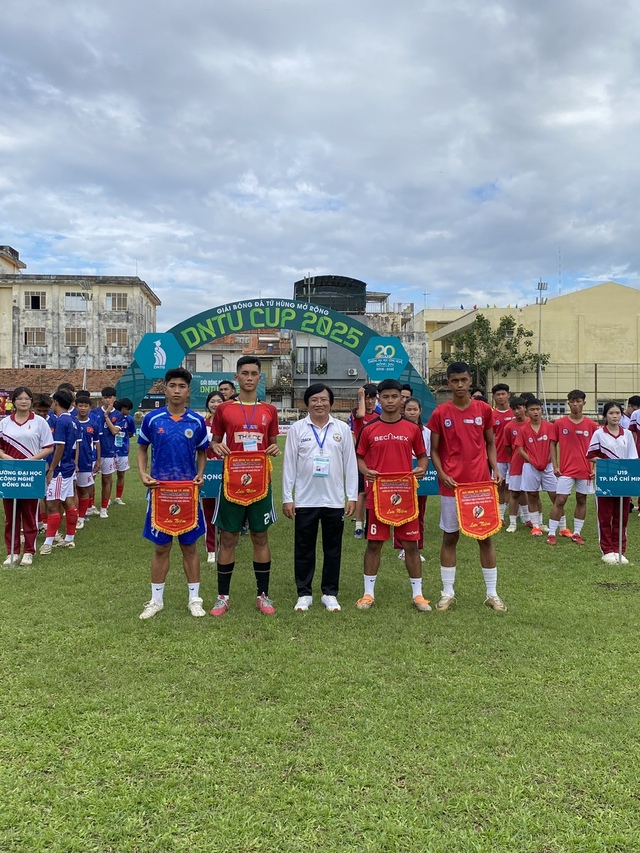 2 cựu danh thủ Cảng Sài Gòn ghi bàn ở vòng loại World Cup đối đầu ở giải DNTU- Ảnh 7.