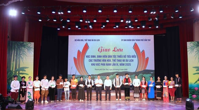 Giao lưu HSSV dân tộc thiểu số tiêu biểu năm 2025: Lan toả khát vọng vươn lên, gìn giữ bản sắc dân tộc Việt Nam - Ảnh 5.