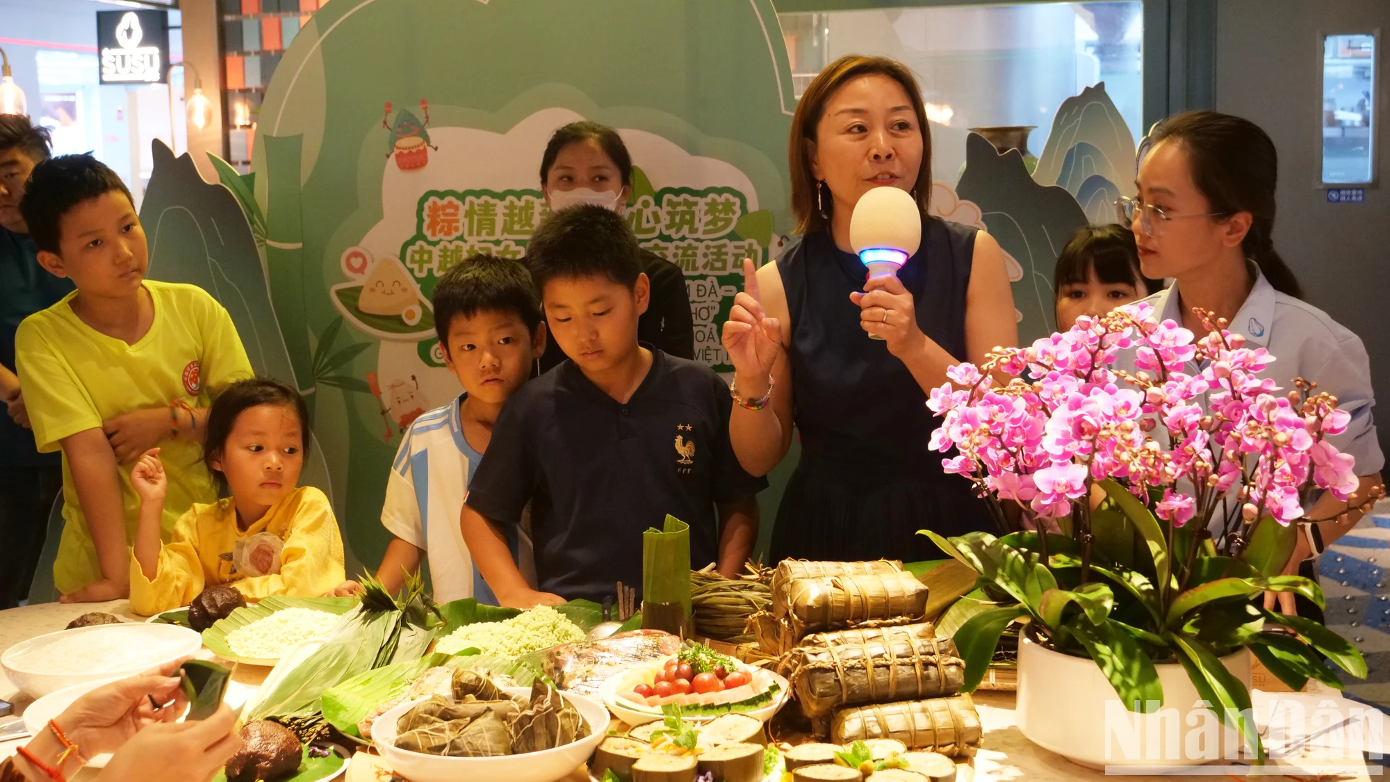 [Ảnh] Ấm áp chương trình giao lưu văn hóa phụ nữ, trẻ em Việt-Trung ảnh 1