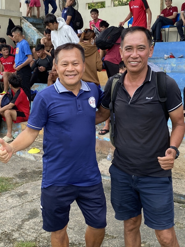 2 cựu danh thủ Cảng Sài Gòn ghi bàn ở vòng loại World Cup đối đầu ở giải DNTU- Ảnh 1.
