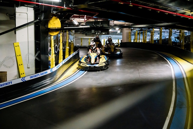 Tuyển bóng rổ nữ Việt Nam háo hức trải nghiệm đường đua Go-Kart điện đa tầng trong nhà đầu tiên- Ảnh 2.