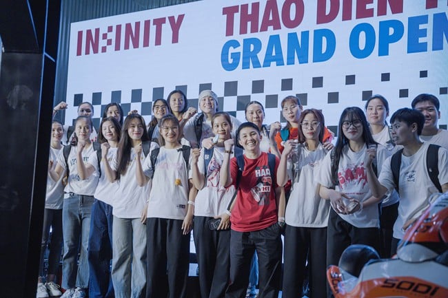 Tuyển bóng rổ nữ Việt Nam háo hức trải nghiệm đường đua Go-Kart điện đa tầng trong nhà đầu tiên- Ảnh 1.