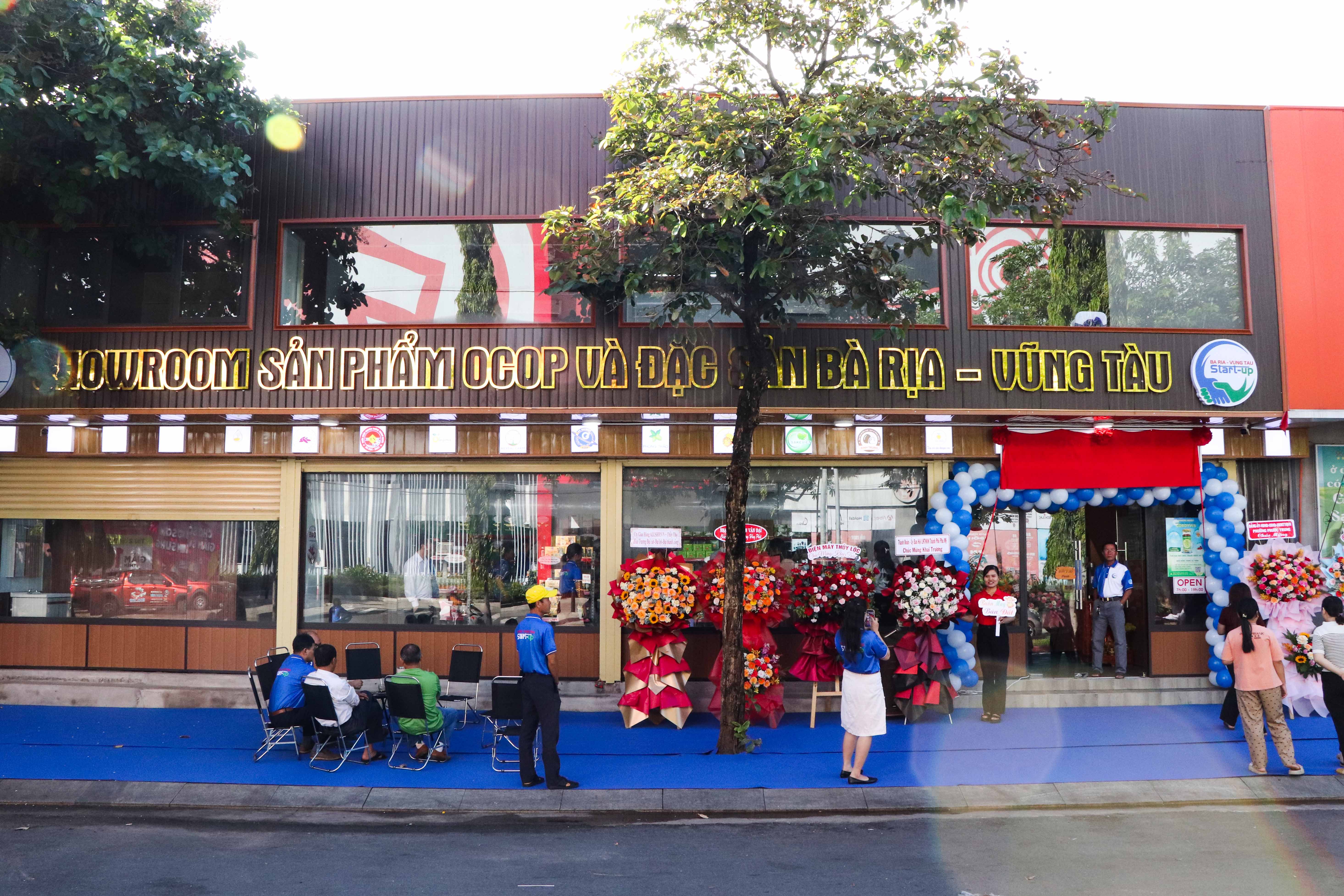 โชว์รูมผลิตภัณฑ์ OCOP ตั้งอยู่ในทำเลตรงข้ามซุปเปอร์มาร์เก็ต GO Ba Ria สะดวกสำหรับลูกค้าในการเยี่ยมชมและช้อปปิ้ง