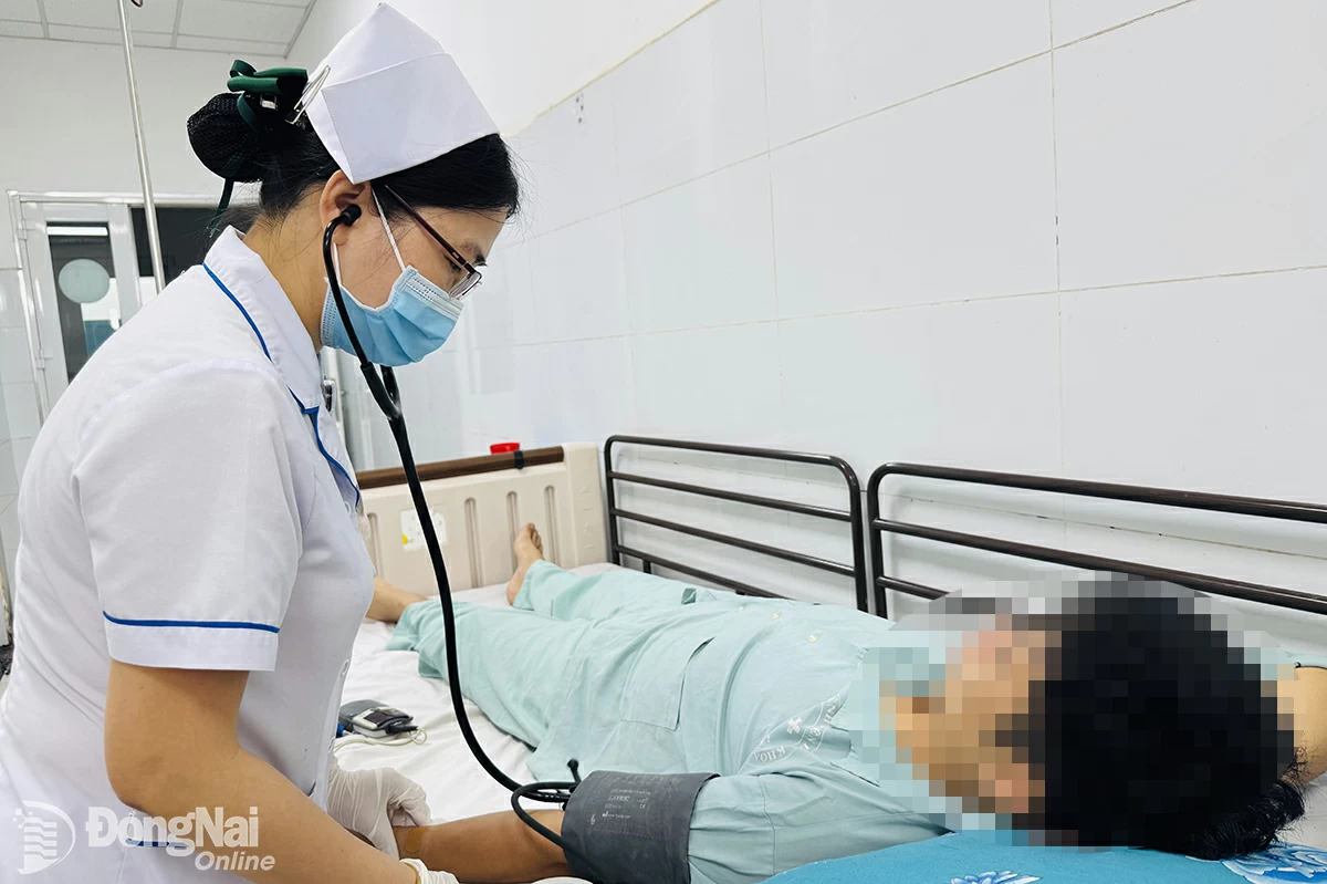 Patients with chronic obstructive pulmonary disease are cared for and treated at the Department of Internal Medicine, Thong Nhat General Hospital. Photo: H. Dung