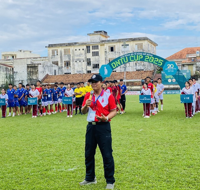 2 cựu danh thủ Cảng Sài Gòn ghi bàn ở vòng loại World Cup đối đầu ở giải DNTU- Ảnh 6.