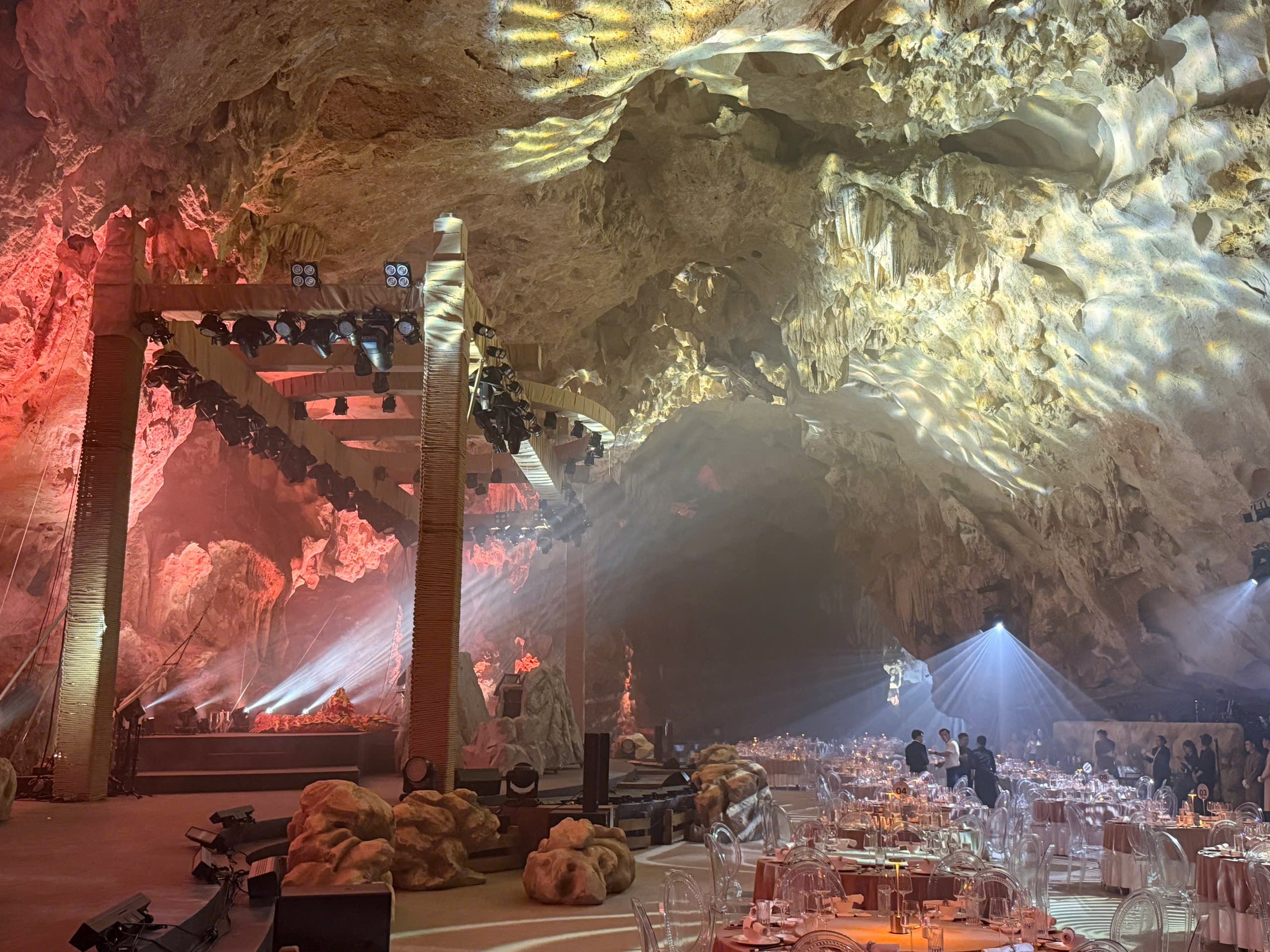 Hang Dơi biến thành nhà hàng sang trọng tại Quảng Ninh - Ảnh 5.
