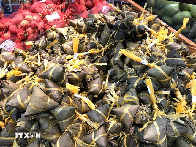 ttxvn-banh-u-tro-tet-doan-ngo.jpg
