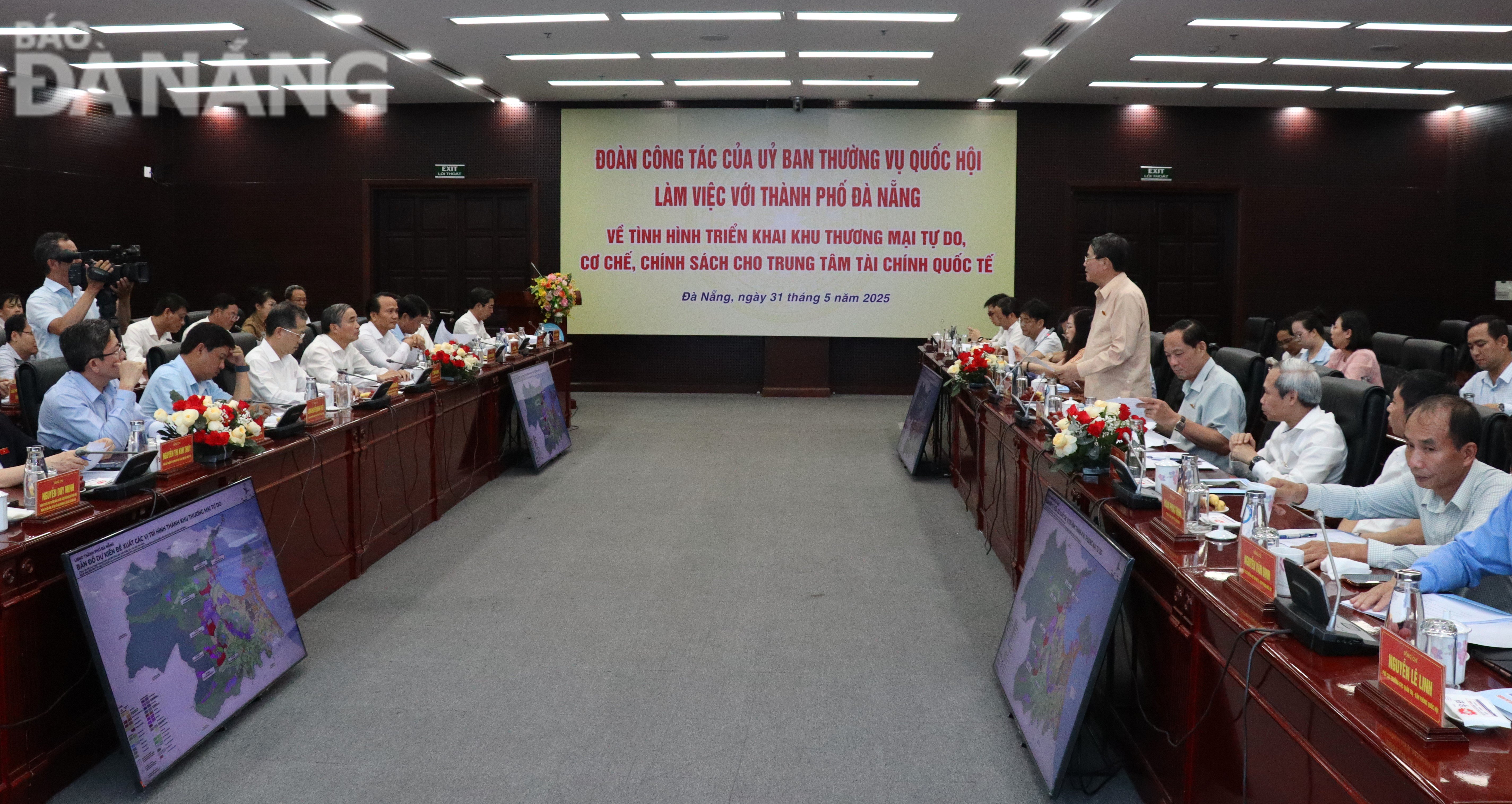 Quang cảnh buổi làm việc. Ảnh: M.QUẾ