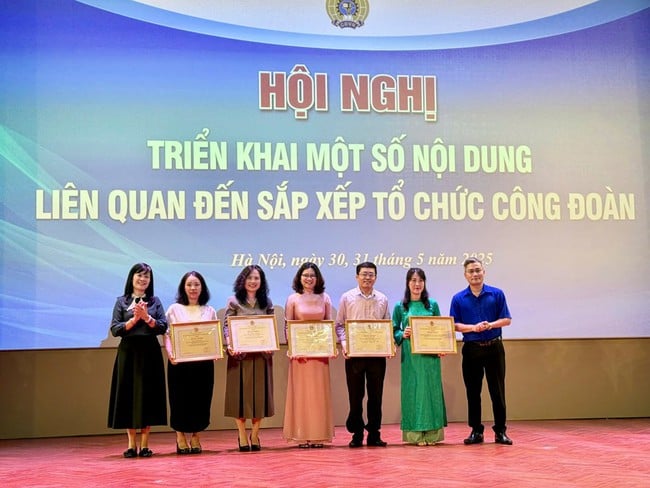 Hội nghị triển khai một số nội dung sắp xếp tổ chức Công đoàn - Ảnh 3.