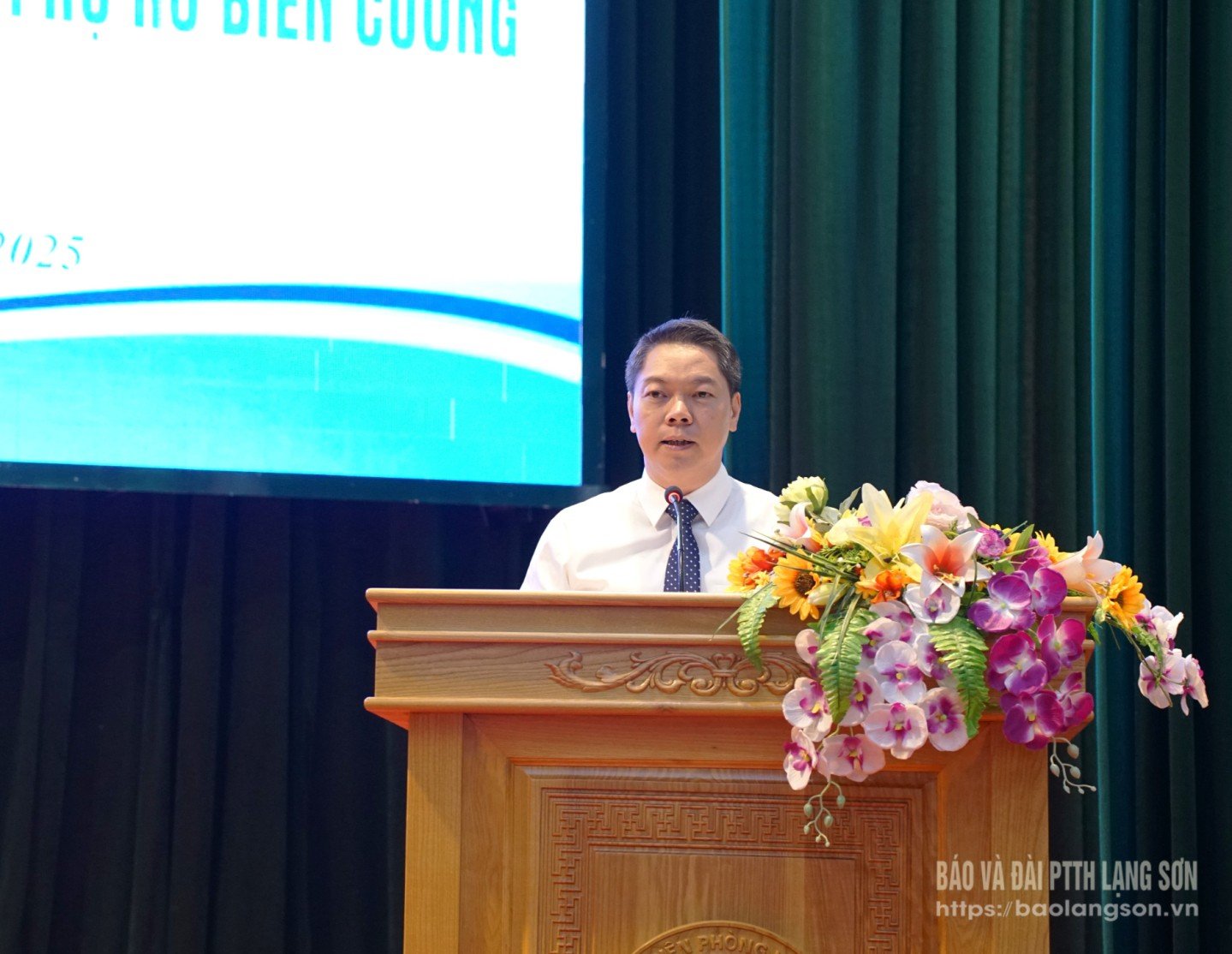 Đồng chí Đoàn Thanh Sơn, Phó Chủ tịch UBND tỉnh phát biểu tại hội nghị