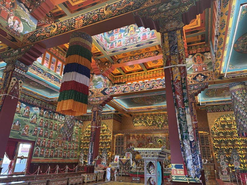 Bên trong Nhà trưng bày Không gian Văn hóa Tâm linh Phật giáo Kim Cương Thừa tại Samten Hills Dalat.