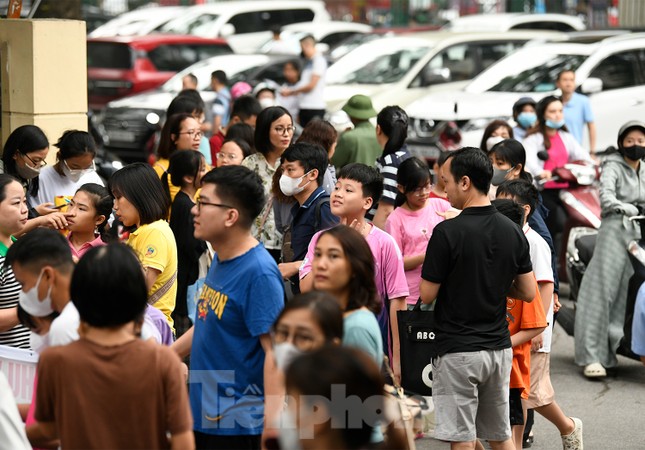 'Nghẹt thở' đua vào Trường Nguyễn Tất Thành, 1 chọi 18 ảnh 5