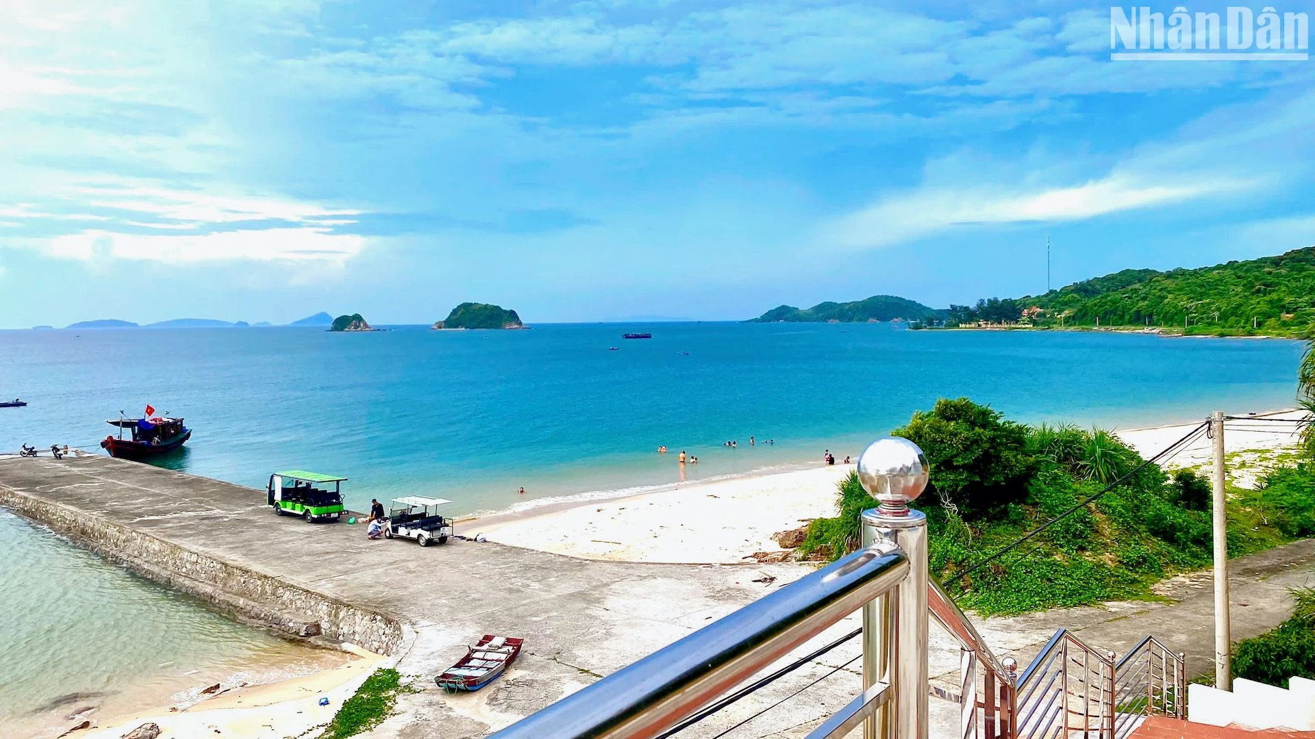 Mùa hạ vàng, sóng biếc trên vùng biển đảo Thanh Lân ảnh 2