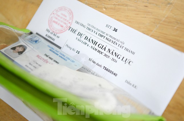 'Nghẹt thở' đua vào Trường Nguyễn Tất Thành, 1 chọi 18 ảnh 2