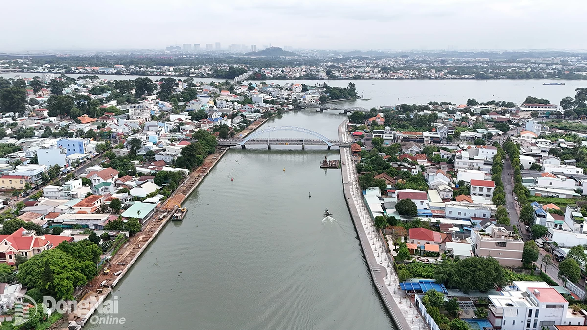 Các dự án kè gia cố bờ sông Đồng Nai được triển khai thực hiện hướng đến nhiều mục tiêu. Ảnh: C.T.V

