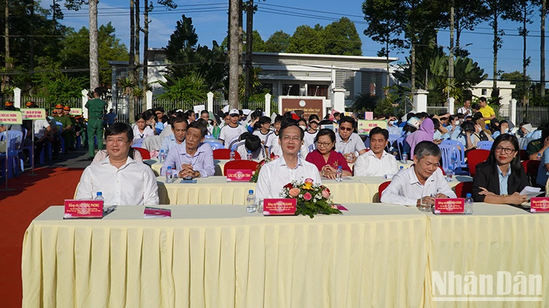 ด่งทับ: สร้างเงื่อนไขที่เอื้ออำนวยที่สุดให้ผู้คนเข้าถึงเทคโนโลยีภาพถ่าย 4