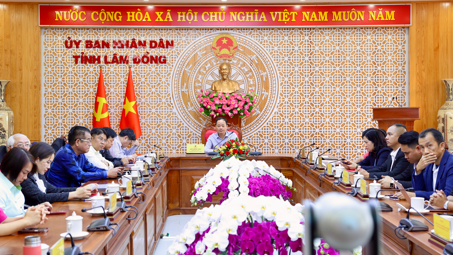 ប្រធាន​គណៈកម្មាធិការ​ប្រជាជន​ខេត្ត Lam Dong លោក Tran Hong Thai បាន​ចូលរួម​កម្មវិធី និង​ជា​ប្រធាន​នៅ​ចំណុច​ស្ពាន​ខេត្ត Lam Dong។