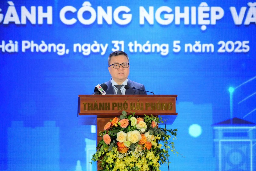 Ông Lê Quốc Minh - Phó Trưởng ban Tuyên giáo và Dân vận Trung ương, Tổng Biên tập Báo Nhân dân, Chủ tịch Hội Nhà báo Việt Nam phát biểu khai mạc diễn đàn.