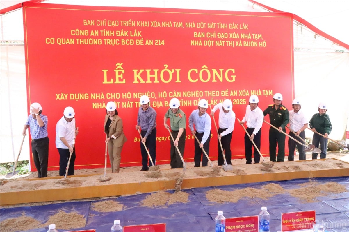 Bài 2: Áo xanh về với buôn làng