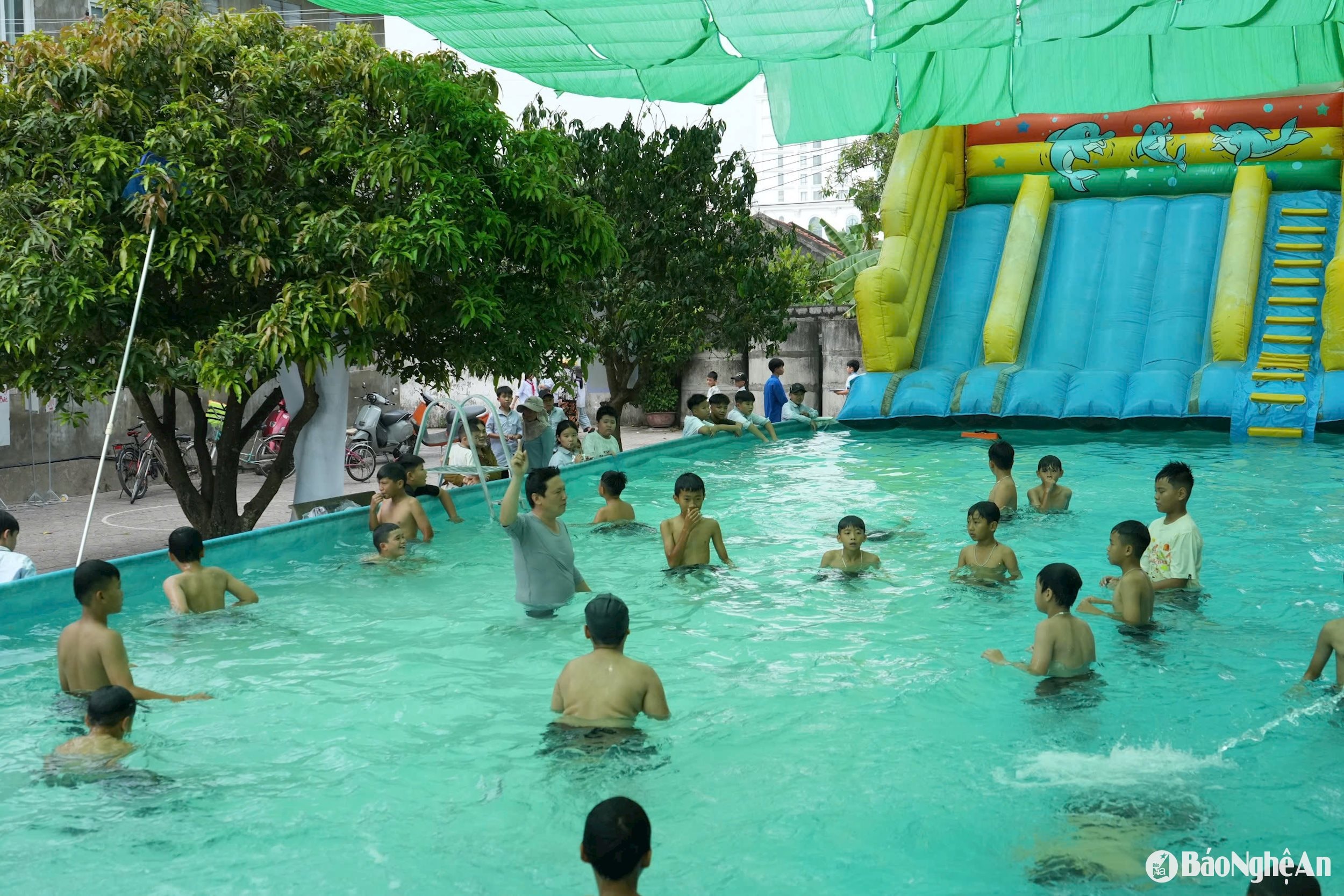 Swimming class for students at Dien Ngoc Primary School (Dien Chau). Photo - My Ha