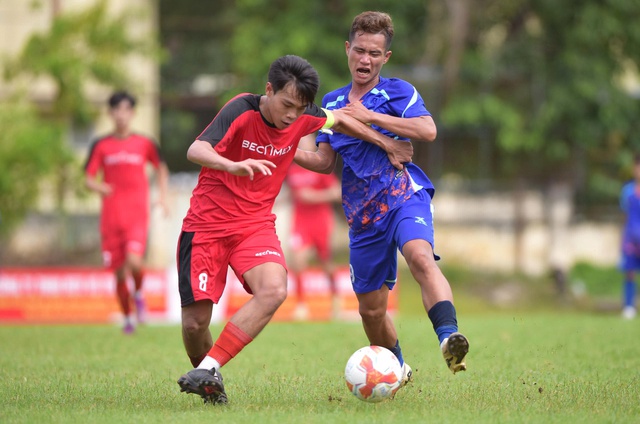 2 cựu danh thủ Cảng Sài Gòn ghi bàn ở vòng loại World Cup đối đầu ở giải DNTU- Ảnh 2.
