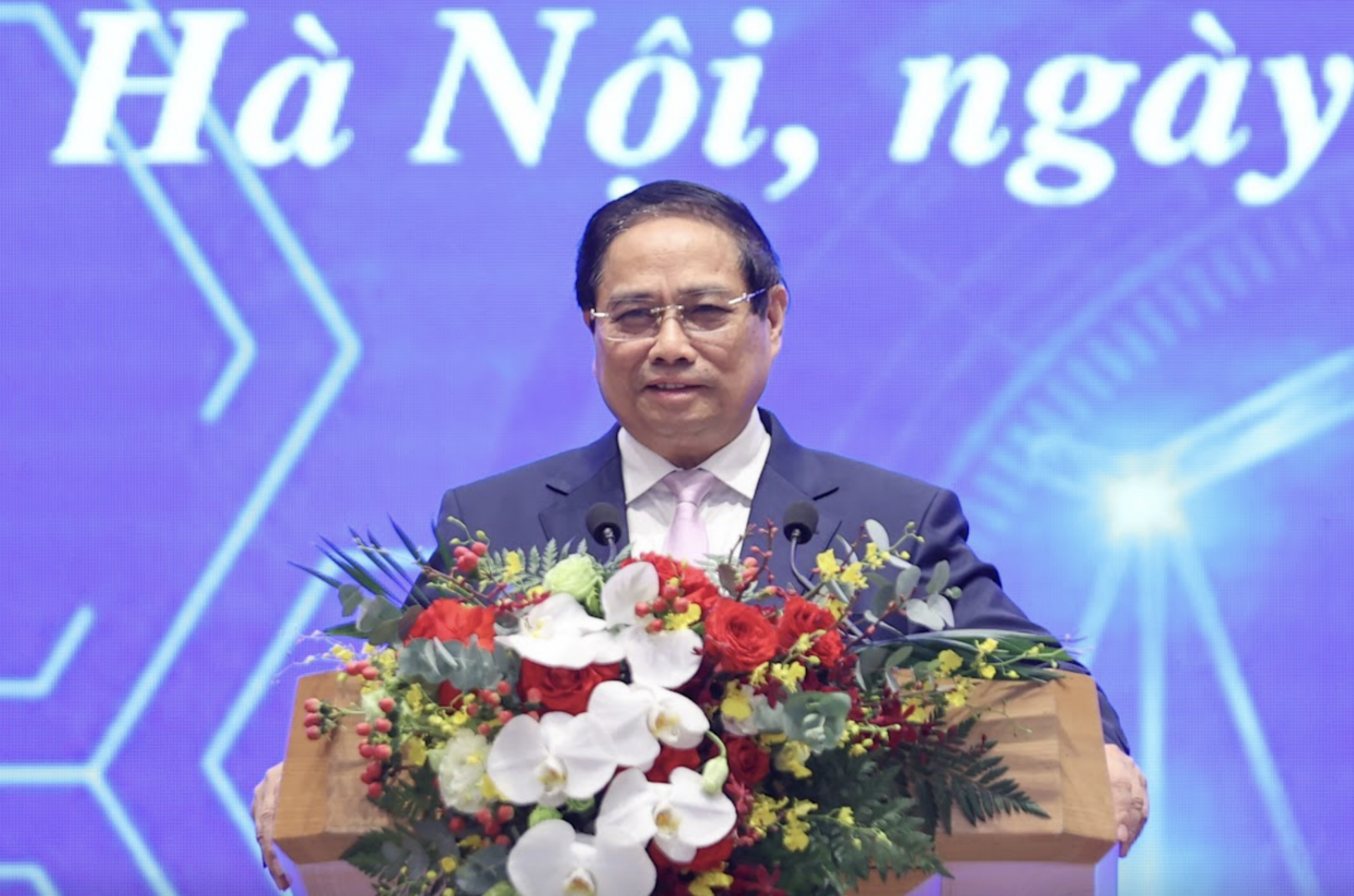 នាយករដ្ឋមន្ត្រី Pham Minh Chinh ថ្លែងសុន្ទរកថាបើកក្នុងសិក្ខាសាលាអនឡាញជាមួយអង្គភាពអាជីវកម្ម និងសមាគមធុរកិច្ចស្តីពីសេចក្តីសម្រេចចិត្តលេខ ៦៨-NQ/TW ចុះថ្ងៃទី ៤ ខែឧសភា ឆ្នាំ ២០២៥ របស់ការិយាល័យនយោបាយស្តីពីការអភិវឌ្ឍន៍សេដ្ឋកិច្ចឯកជន។ រូបថត៖ chinhphu.vn