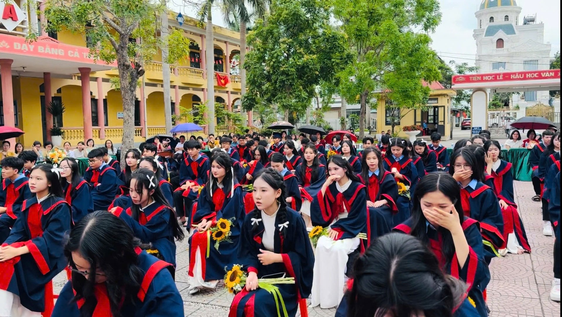 Lời nói gan ruột của người mẹ: Tình yêu không đến từ những bảng điểm đẹp! - 4