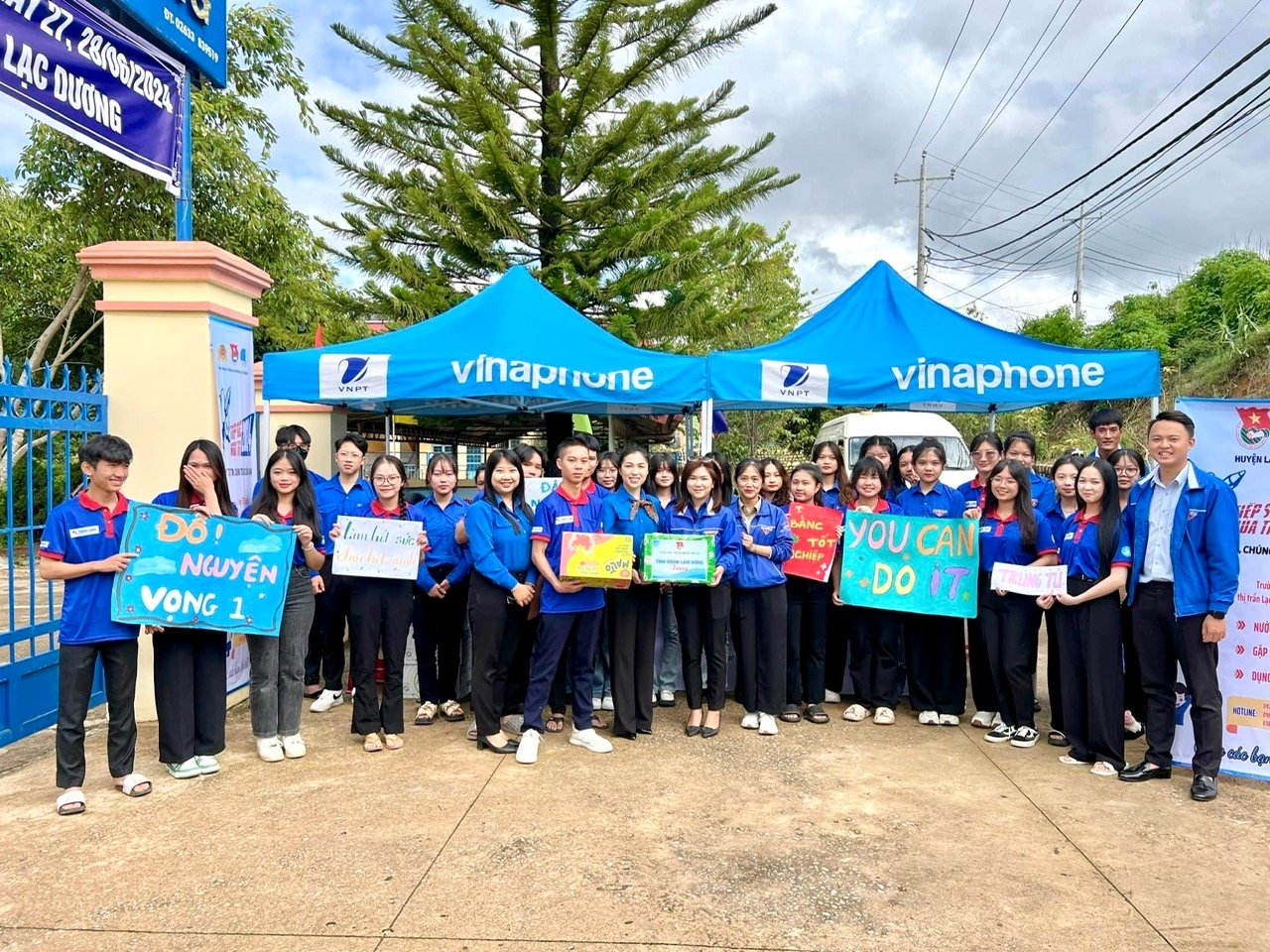Nhiều năm qua, tuổi trẻ huyện Lạc Dương luôn đồng hành hoạt động tình nguyện, tiếp sức mùa thi để hướng dẫn, giúp đỡ các thí sinh.