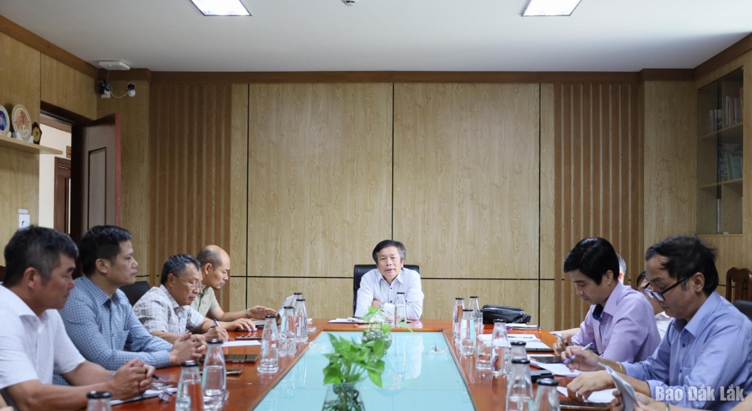 El subdirector del Departamento de Agricultura y Medio Ambiente, Nguyen Van Ha, presidió la reunión.