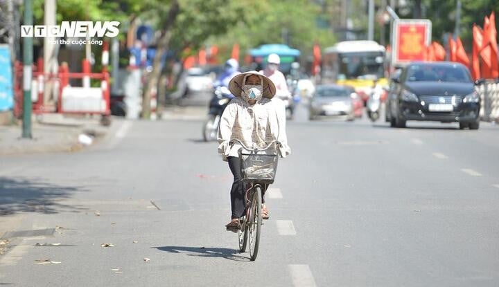 Ngày 1/6, Bắc Bộ và Trung Bộ nắng nóng, có nơi gay gắt và đặc biệt gay gắt. (Ảnh minh hoạ: Huy Nhi)
