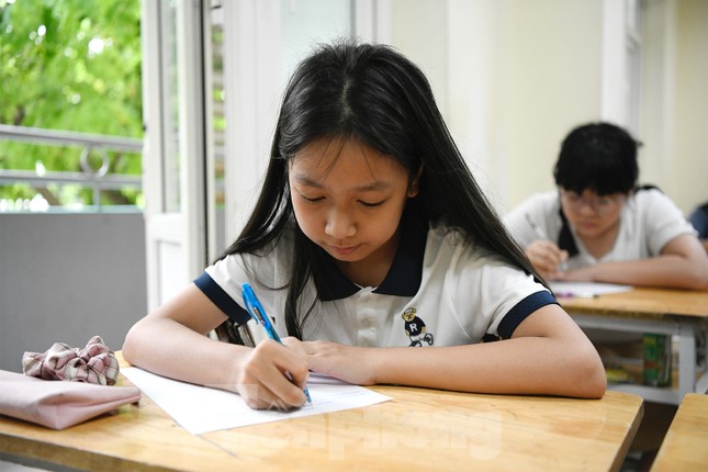'Nghẹt thở' đua vào Trường Nguyễn Tất Thành, 1 chọi 18 ảnh 9