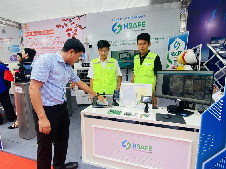 Doanh nghiệp Việt chuyển đổi xanh: Từ nhà kính thông minh đến mũ bảo hộ số hóa ảnh 1