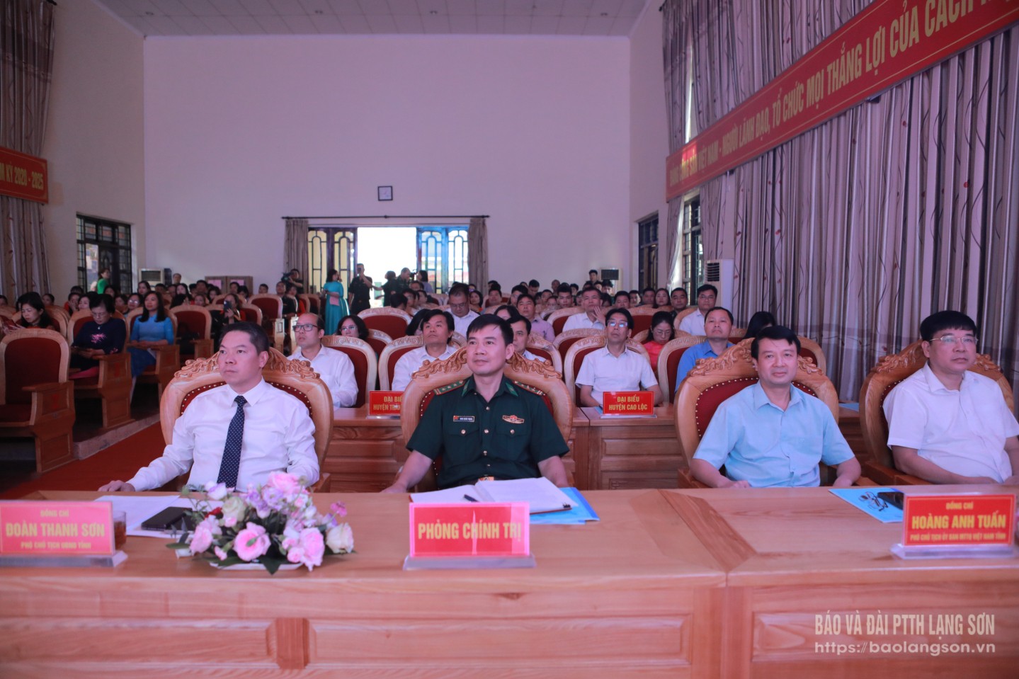 Các đại biểu tham dự hội nghị