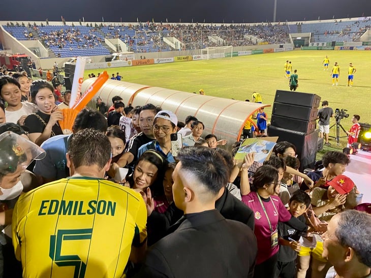 Michael Owen et quelles légendes de MU rencontreront le public à Da Nang ? - Photo 2.