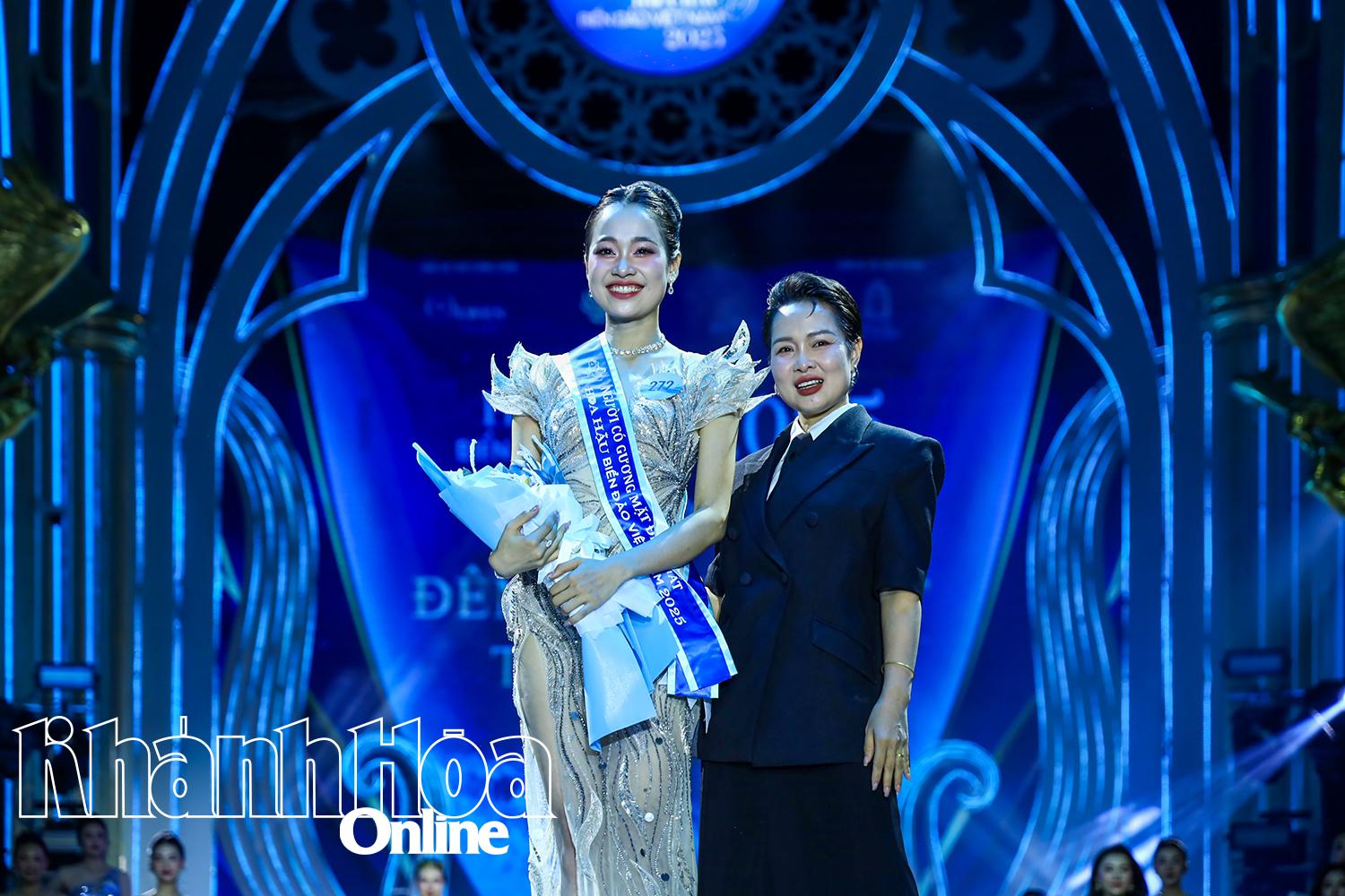 បេក្ខនារី Nguyen Thi My Linh ទទួលបានពានរង្វាន់បន្ទាប់បន្សំសម្រាប់មុខស្អាតជាងគេ។