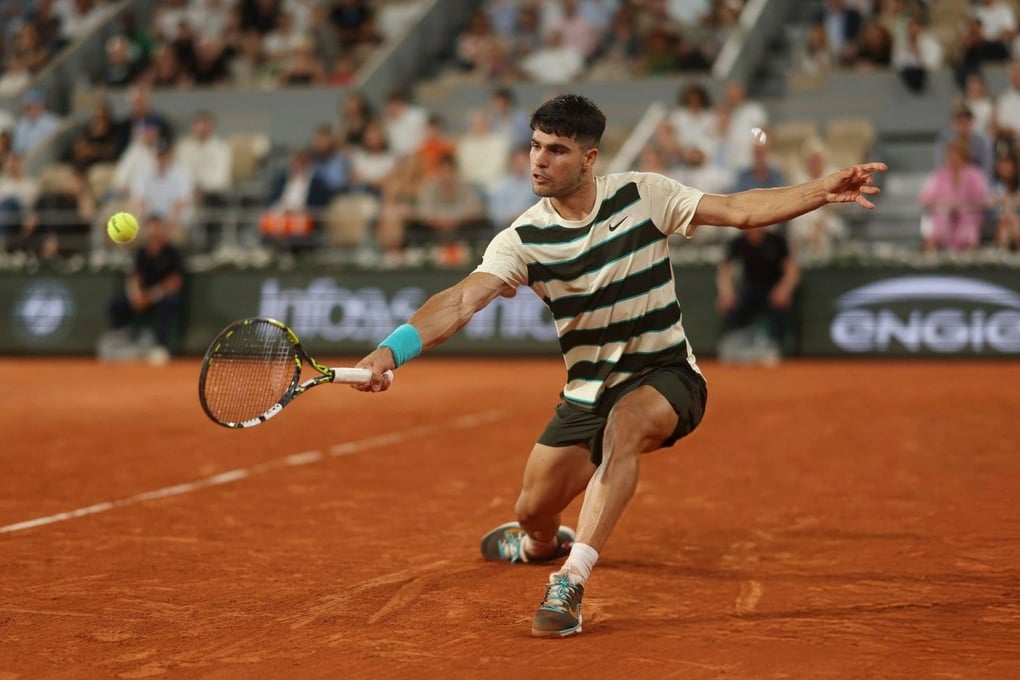 Alcaraz thoát khỏi khó khăn, tiến bước tại Roland Garros - 2