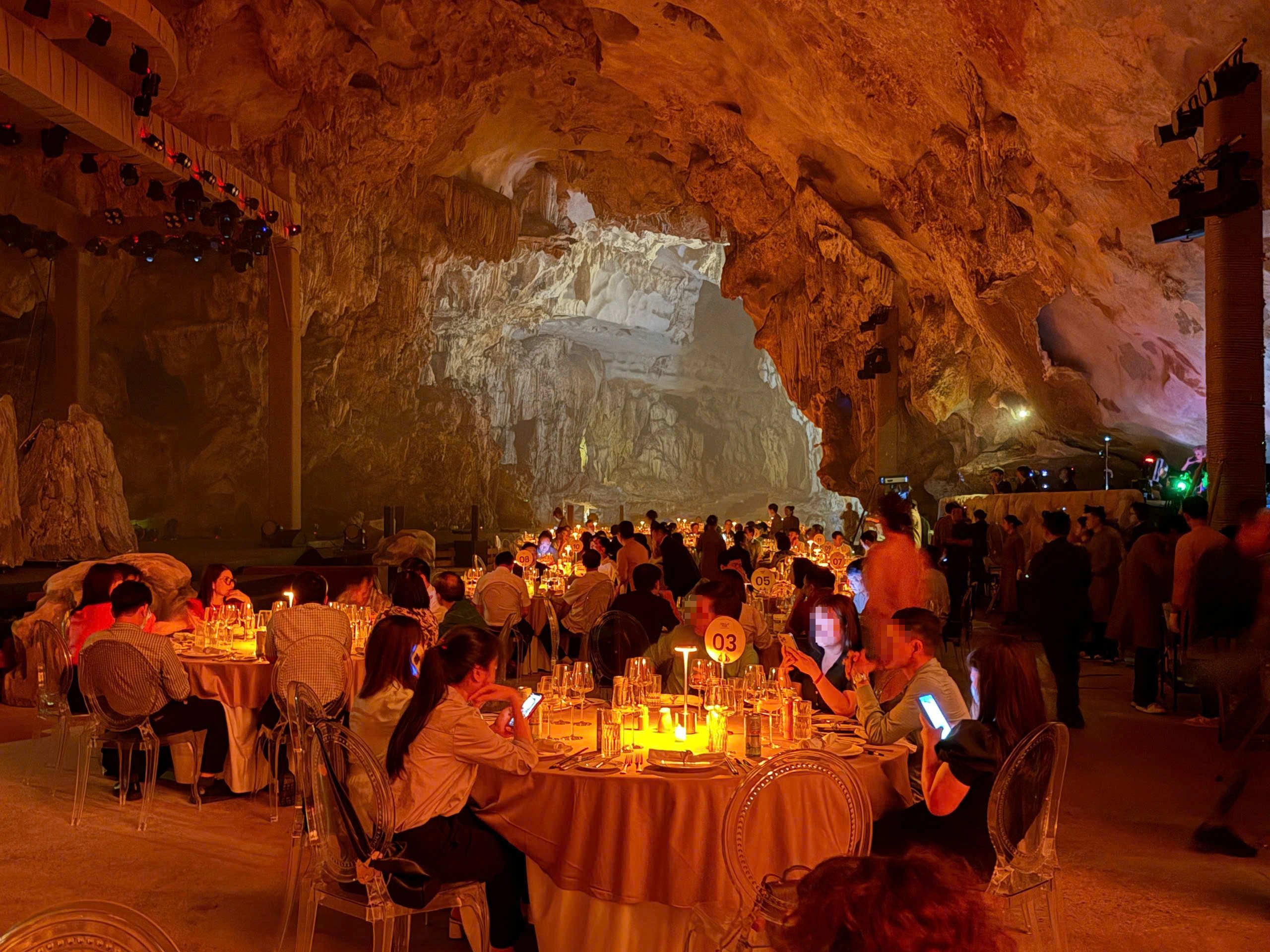 Hang Dơi biến thành nhà hàng sang trọng tại Quảng Ninh - Ảnh 4.