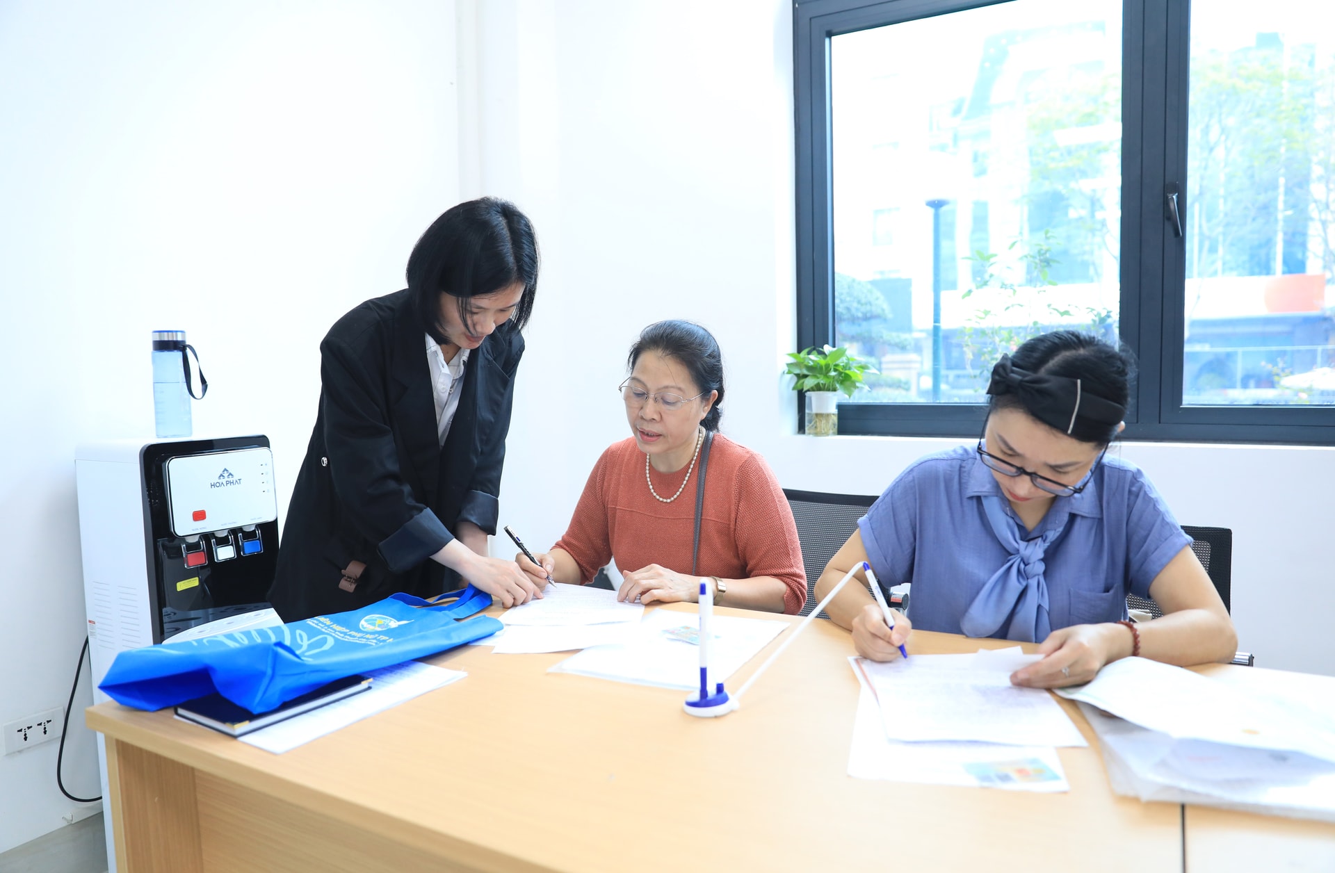 Land registration procedure guide for citizens at Hanoi Public Administration Service Center, Cau Giay Expressway.-Anh-Do-Tam.jpg
