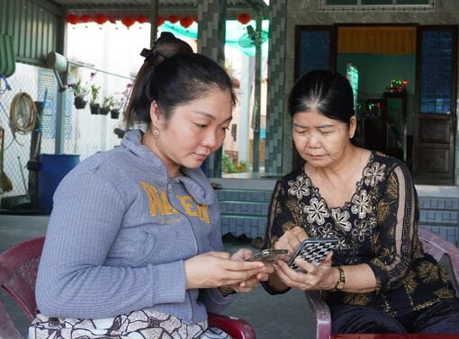 Bí thư Chi bộ ấp tích cực chuyển đổi số