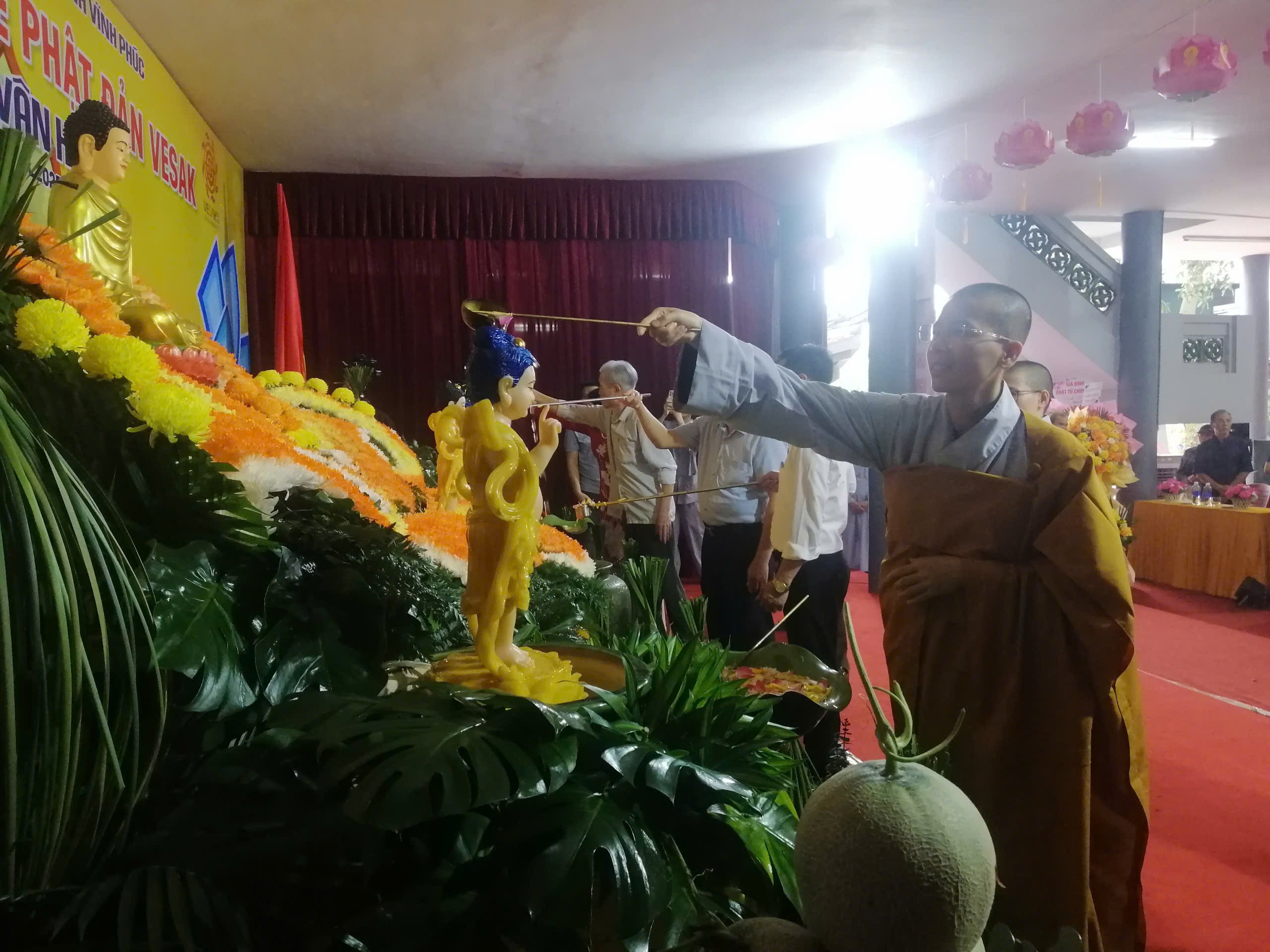 Buddhas Geburtstag 2025 - Buddhistischer Kalender 2569