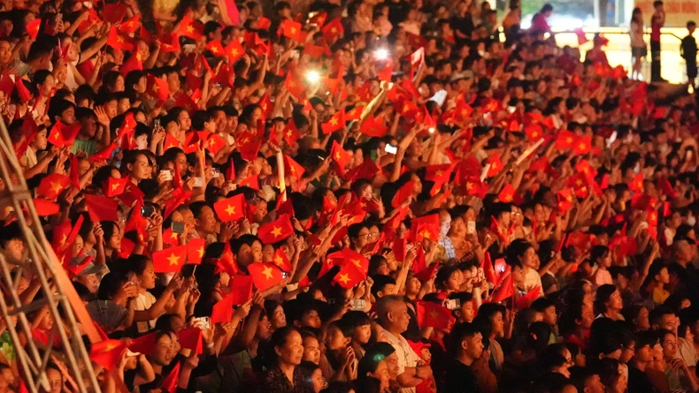 Tổng đạo diễn Phạm Hoàng Giang: Hạnh phúc khi thấy những giọt nước mắt của khán giả khi đón nhận chương trình ảnh 1