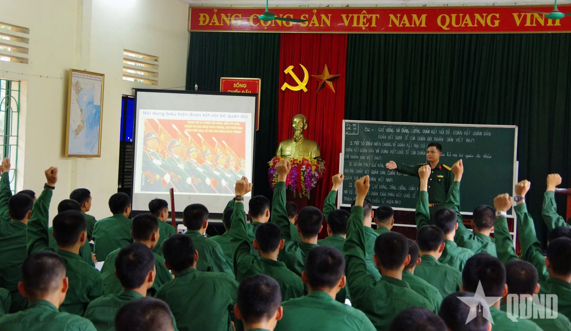 Khắc phục bệnh hình thức trong công tác giáo dục chính trị ở đơn vị cơ sở