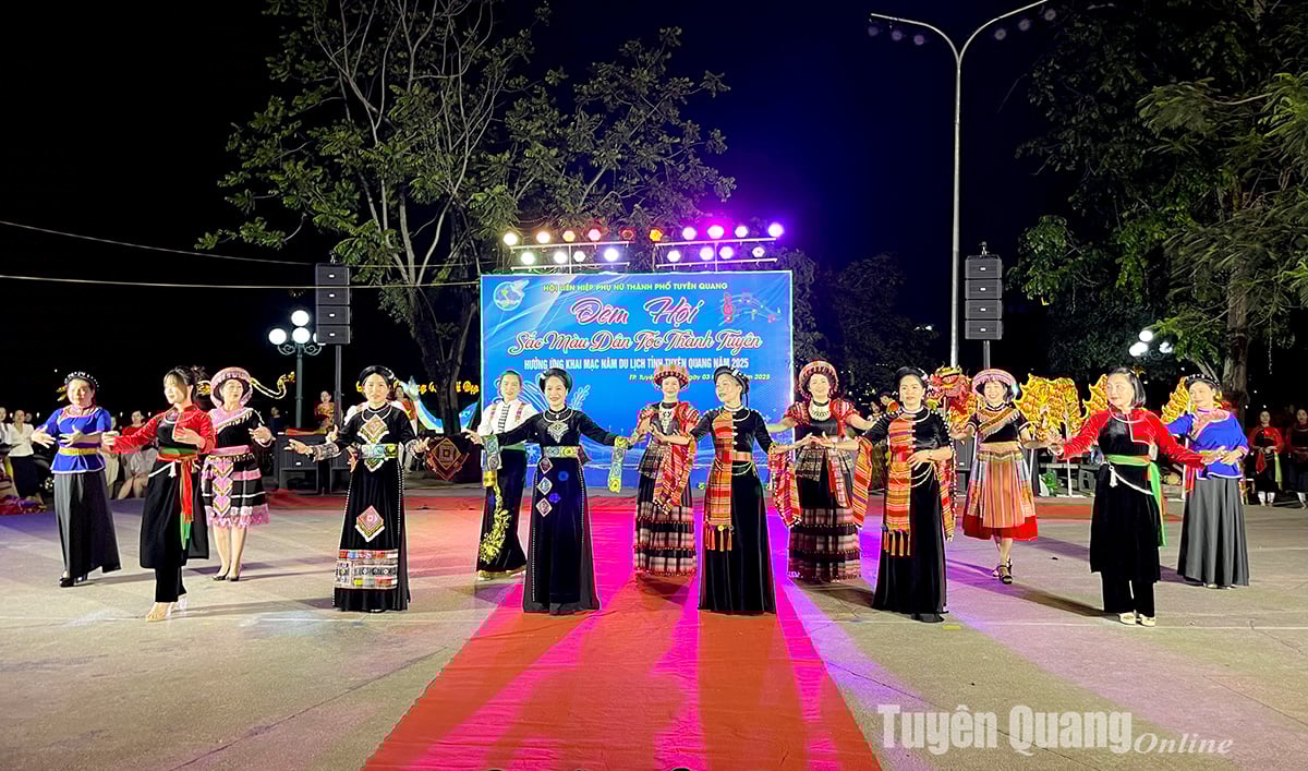 ពិធីបុណ្យពណ៌ជនជាតិ Thanh Tuyen