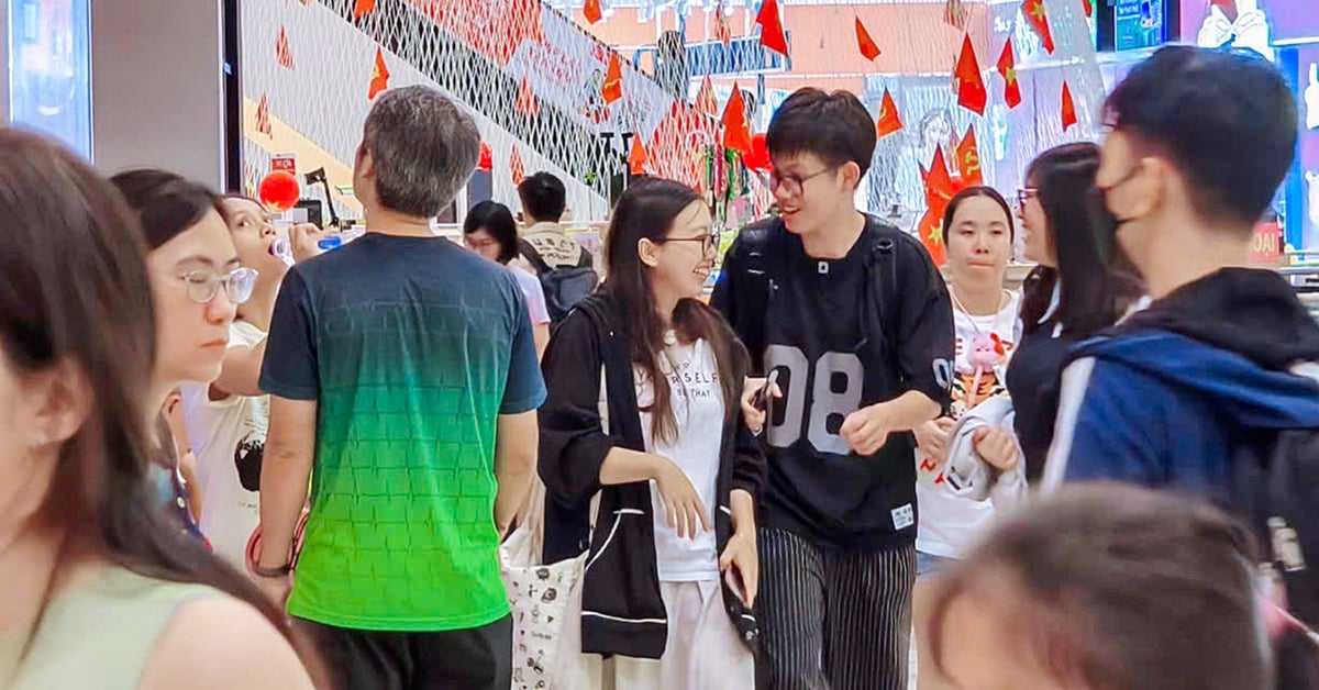 ห้างสรรพสินค้าในนครโฮจิมินห์เต็มไปด้วยลูกค้าในช่วงวันหยุด