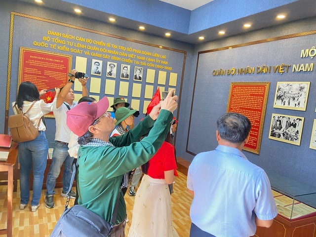 Dịp lễ 30-4: Du lịch TP HCM đón lượng khách, doanh thu "khủng" - Ảnh 3.