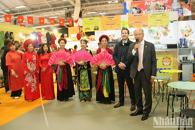 L'espace vietnamien se distingue à la 120e Foire de Paris photo 3