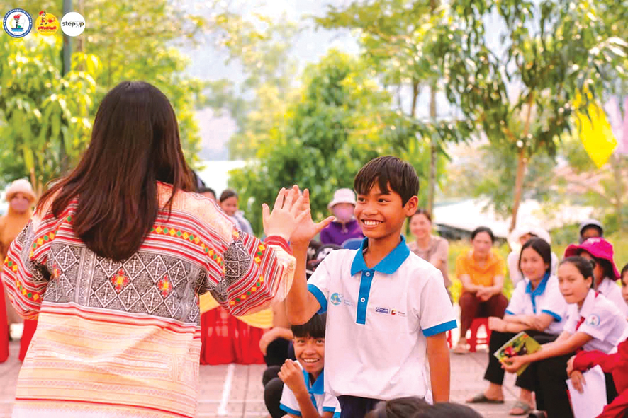 Inspiring reading for students in mountainous areas